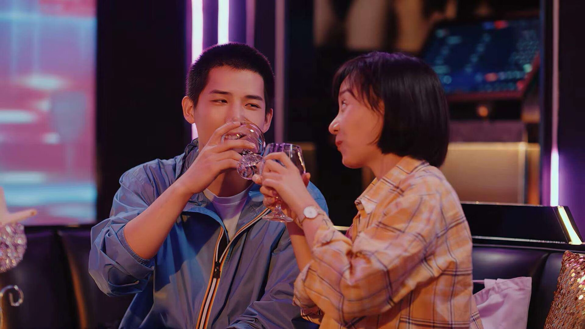 开云体育APP下载-足球之夜双响炮，弗拉霍维奇数据统治全场，塞内加尔澳大利亚鏖战点燃激情